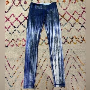 Size 10 Ivivva printed leggings in blue and white